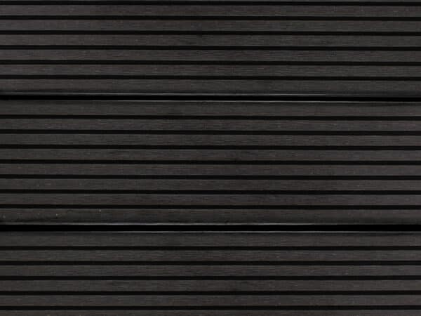 WARI Terrassendielen WPC massiv anthrazit – verlegter Terrassenboden grob genutet ohne Dekoration
