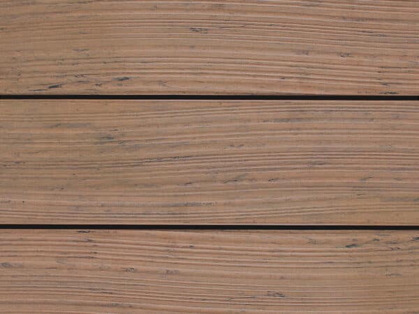WARI Terrassendielen WPC massiv braun – verlegter Terrassenboden fein geriffelt ohne Dekoration