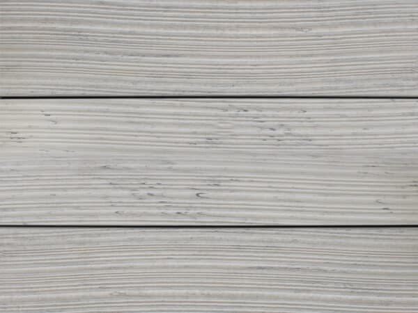 WARI Terrassendielen WPC massiv grau – verlegter Terrassenboden fein geriffelt ohne Dekoration