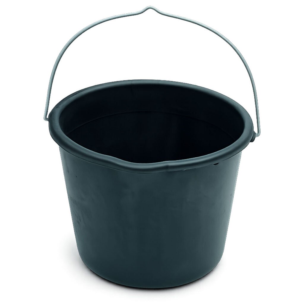 jafo Mörteleimer schwarzer Kunststoffeimer mit Nasenbügel freigestellt auf weißem Hintergrund